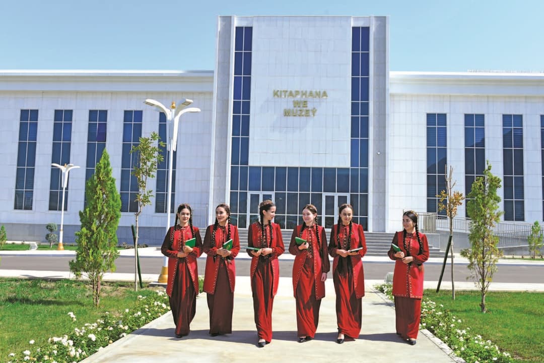 Türkmenistanda ýaşlaryň ösüşi we döwlet syýasaty