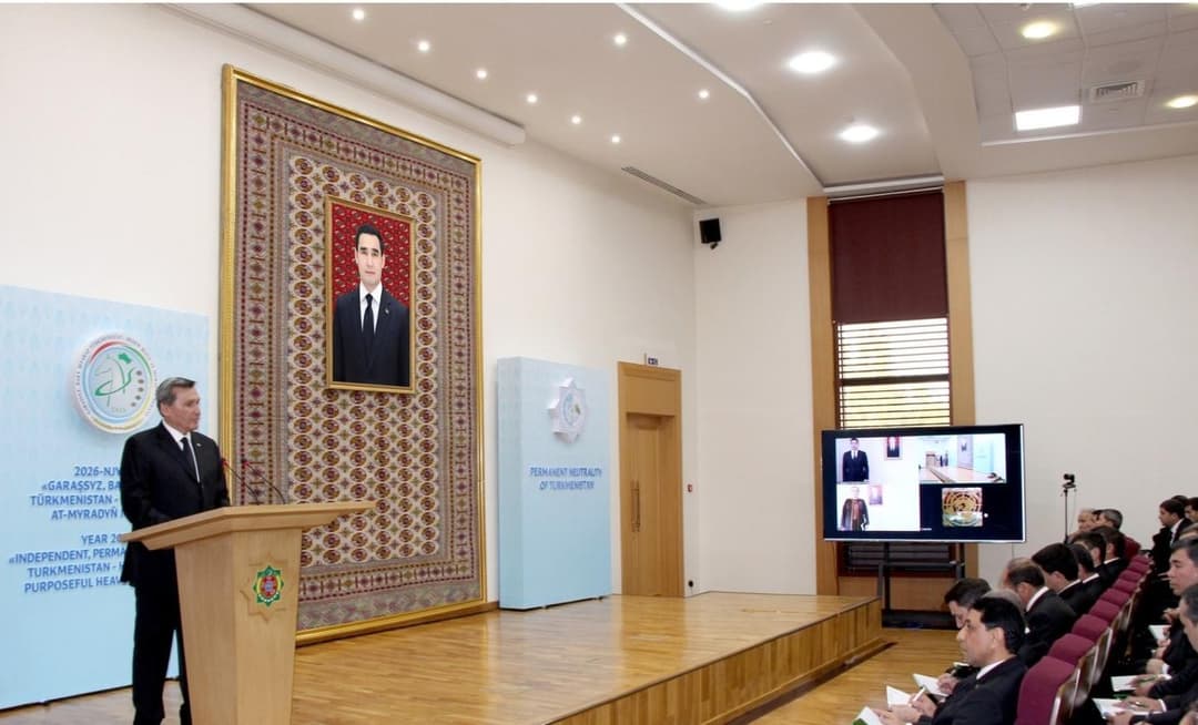 Türkmenistanyň diplomatlaryna «Watana bolan söýgüsi üçin» medallary gowşuryldy