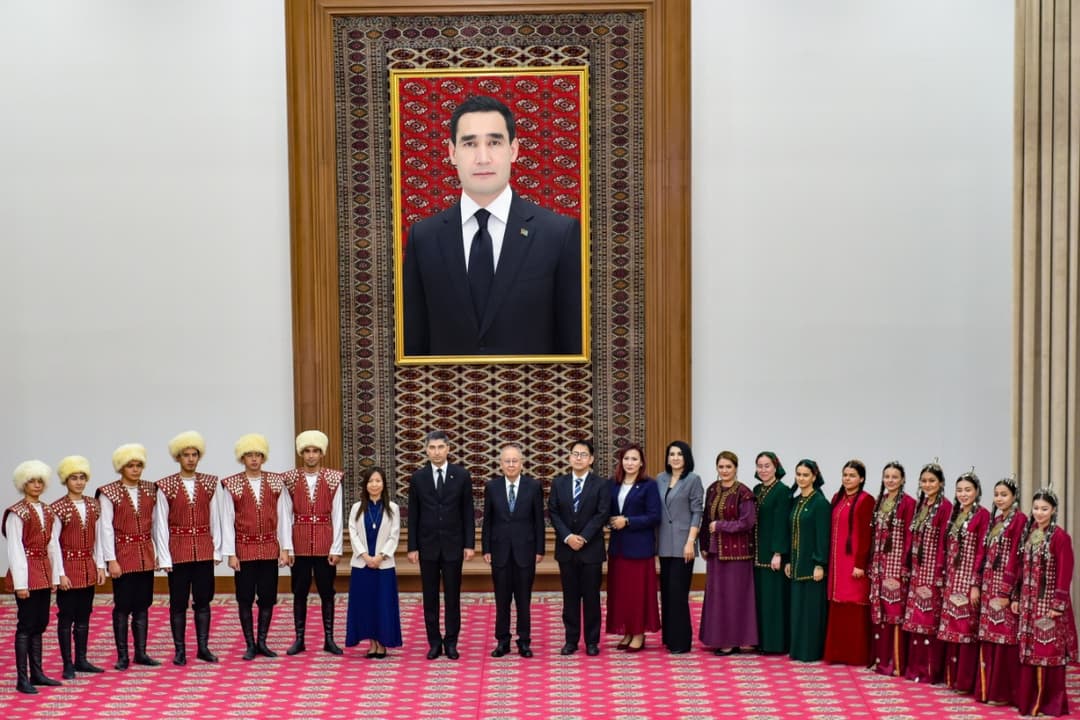 Honorary Diploma from the Minister of Foreign Affairs of Japan presented to the Turkmen National Institute of World Languages