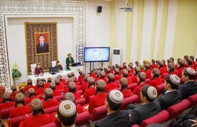 Halkara nebit we gaz uniwersitetinde raýatlaryň saglygy baradaky alada üçin hormatly Prezidentimize hoşallyk bildirildi