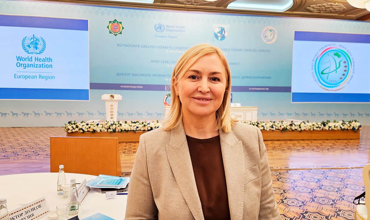 Bütindünýä Saglygy Goraýyş Guramasynyň Ýewropa Bileleşigindäki wekili, «AHEAD» maksatnamasynyň direktory Oksana Domenti: «Biz lukmançylyk diplomatiýasynyň wezipelerini öňe sürmekde Türkmenistanyň ornuna ýokary baha berýäris. Ýurt sebit we dünýä derejesind