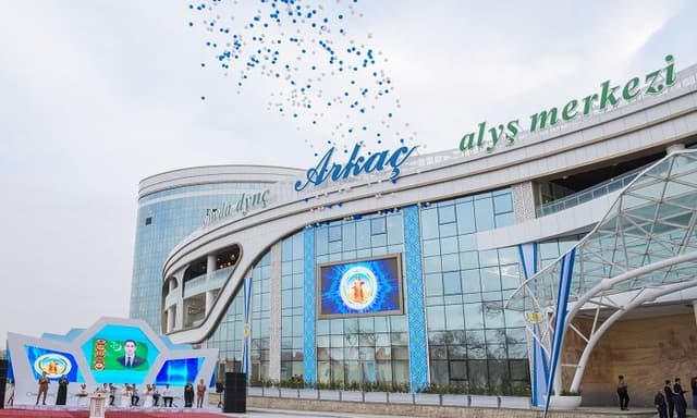 Aşgabatdaky «Arkaç» söwda-dynç alyş merkeziniň kinoteatrynda her kim özüne laýyk film tapyp biler