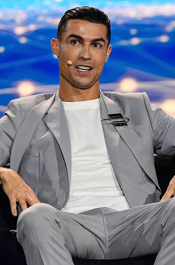 Ronaldu: "Men taryhyň iň görnükli futbolçysy"