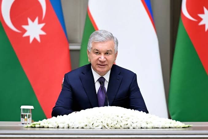 Özbegistanyň Prezidenti türkmen halkynyň Milli Liderini Garaşsyzlygyň 35 ýyllygy bilen gutlady